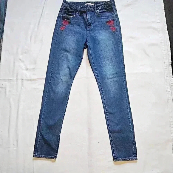 Levi Strauss Jeans - Picture 1 of 2